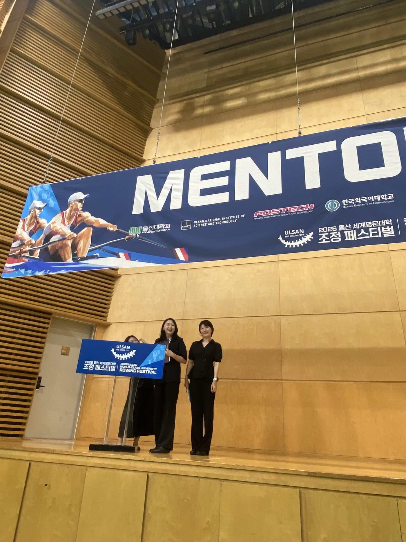 Award ceremony at an international mentoring program