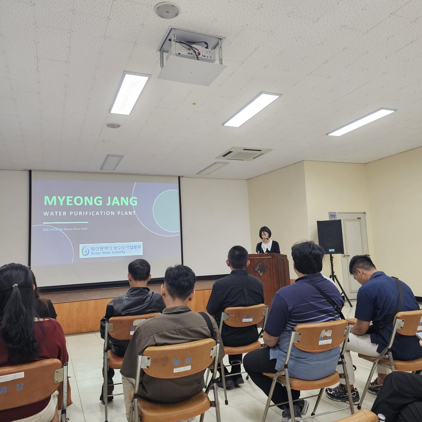 Interpreting a public institution presentation